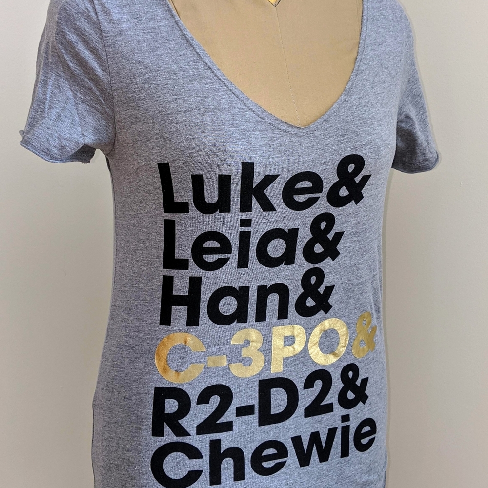 Star Wars women's M character spellout v-neck tee